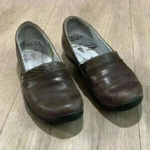 Ahnu Jackie Pro Slip On Snake Print Detail Shoe size 7.5